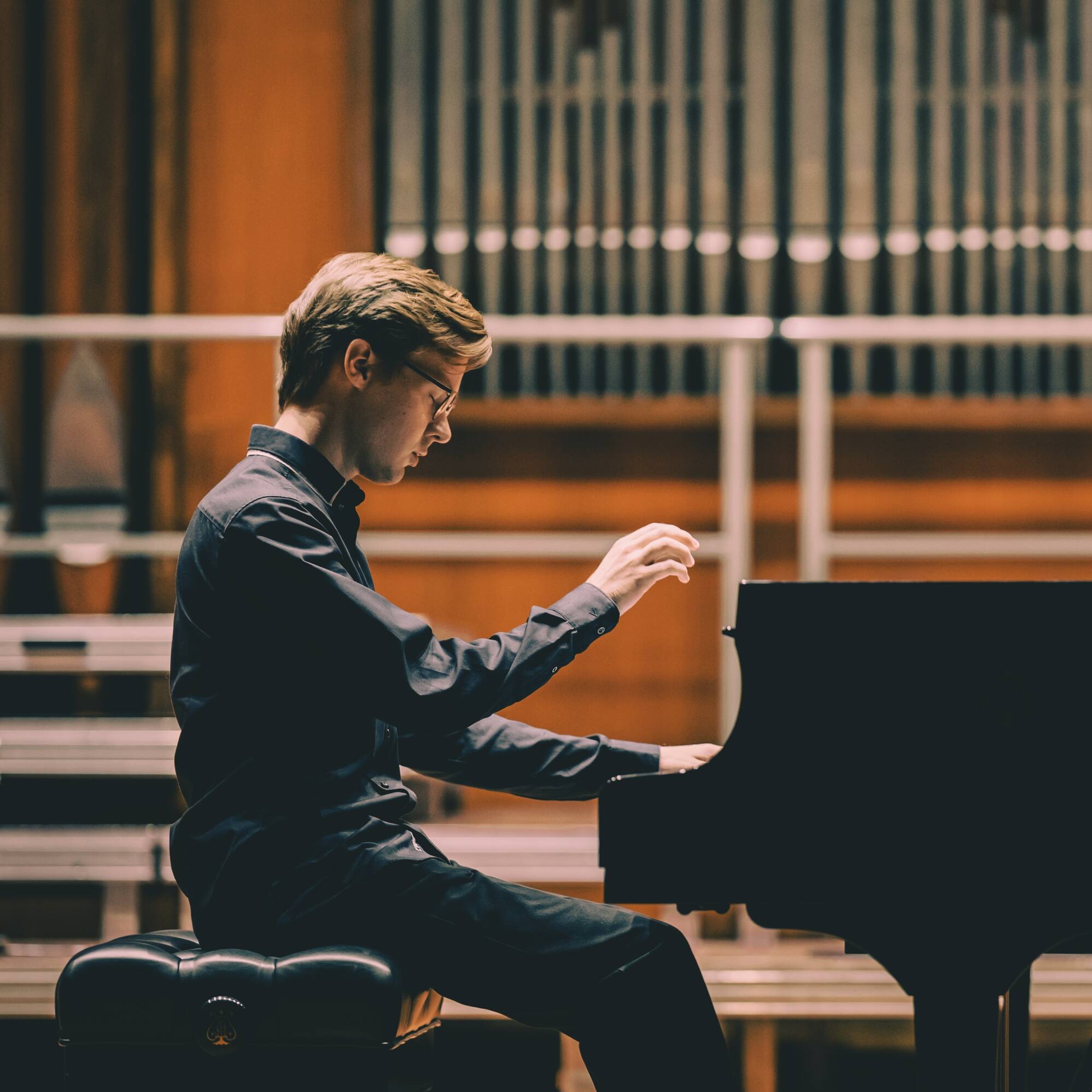 Pianist Martin Kaptein during a rehearsal.